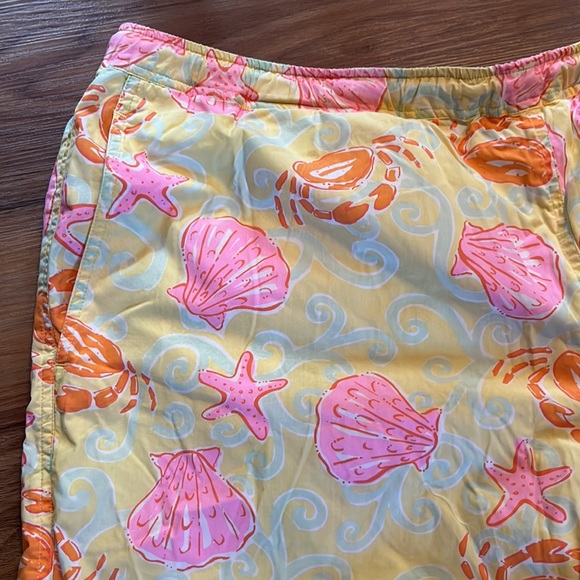Lilly Pulitzer Men’s Swim Trunks - Picture 2 of 6